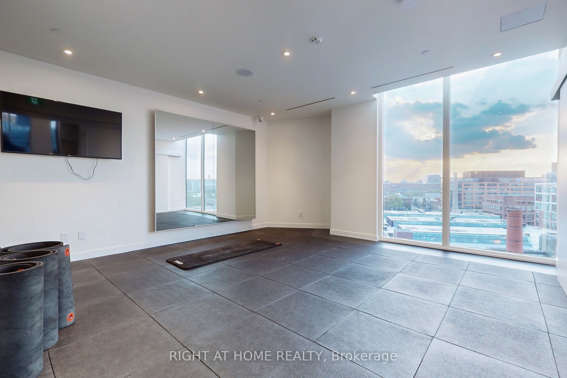 135 East Liberty St, #1304