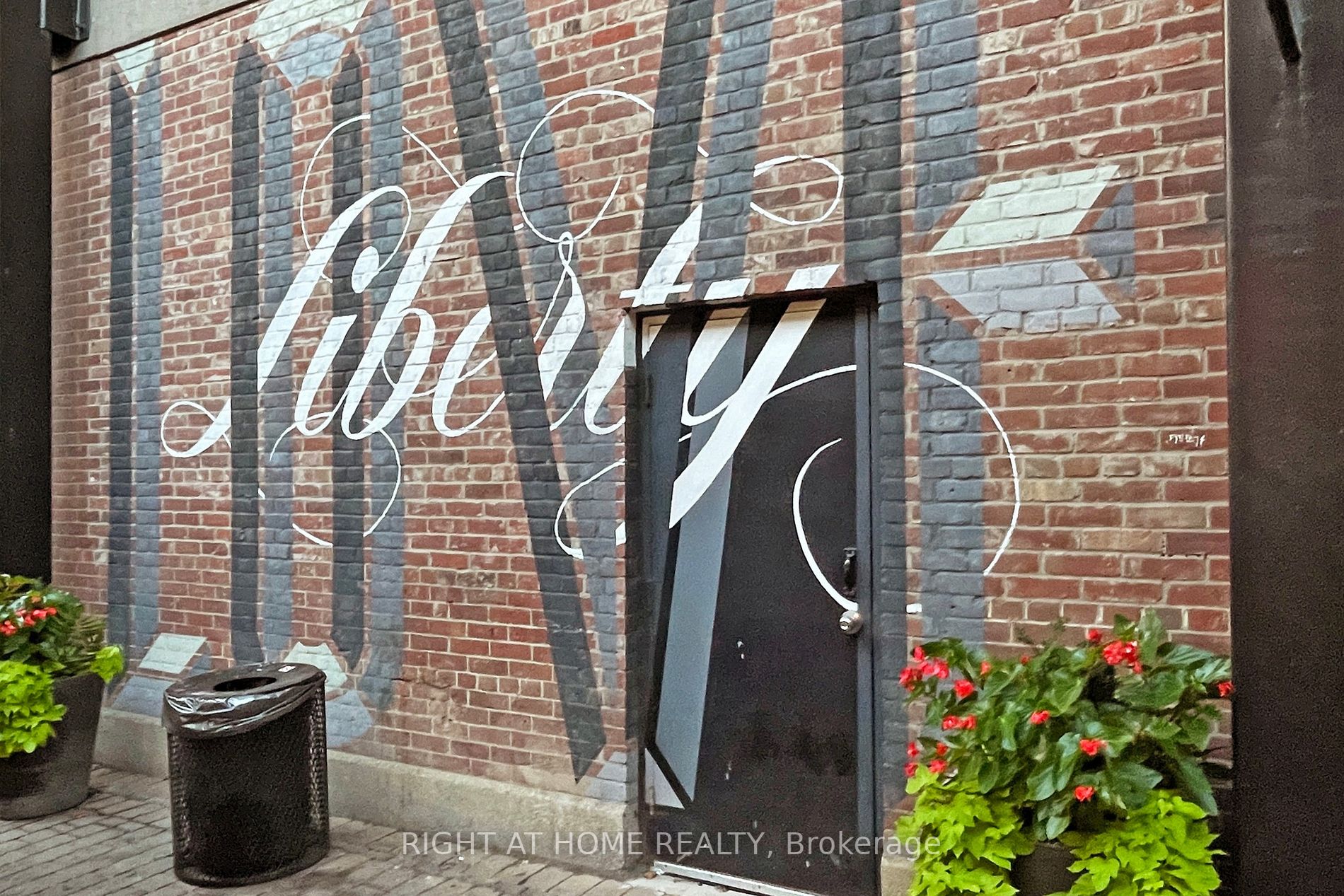135 East Liberty St, #1304