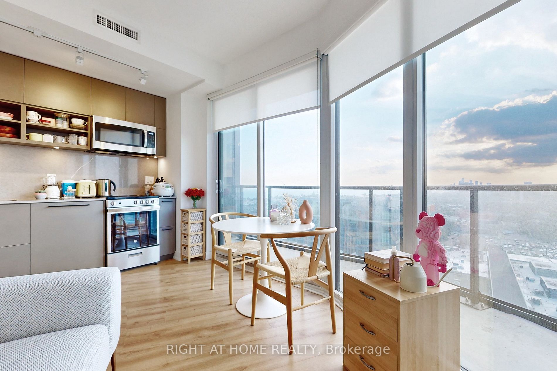 135 East Liberty St, #1304
