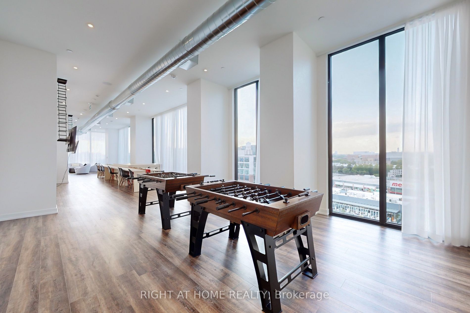 135 East Liberty St, #1304
