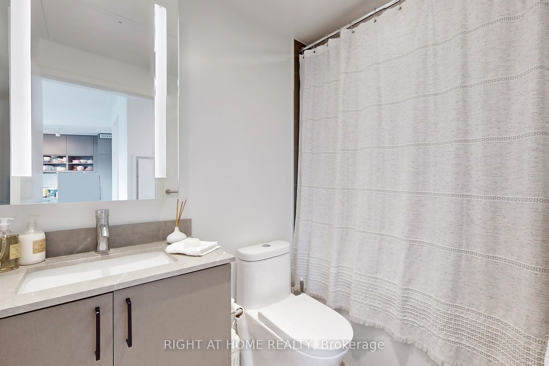 135 East Liberty St, #1304