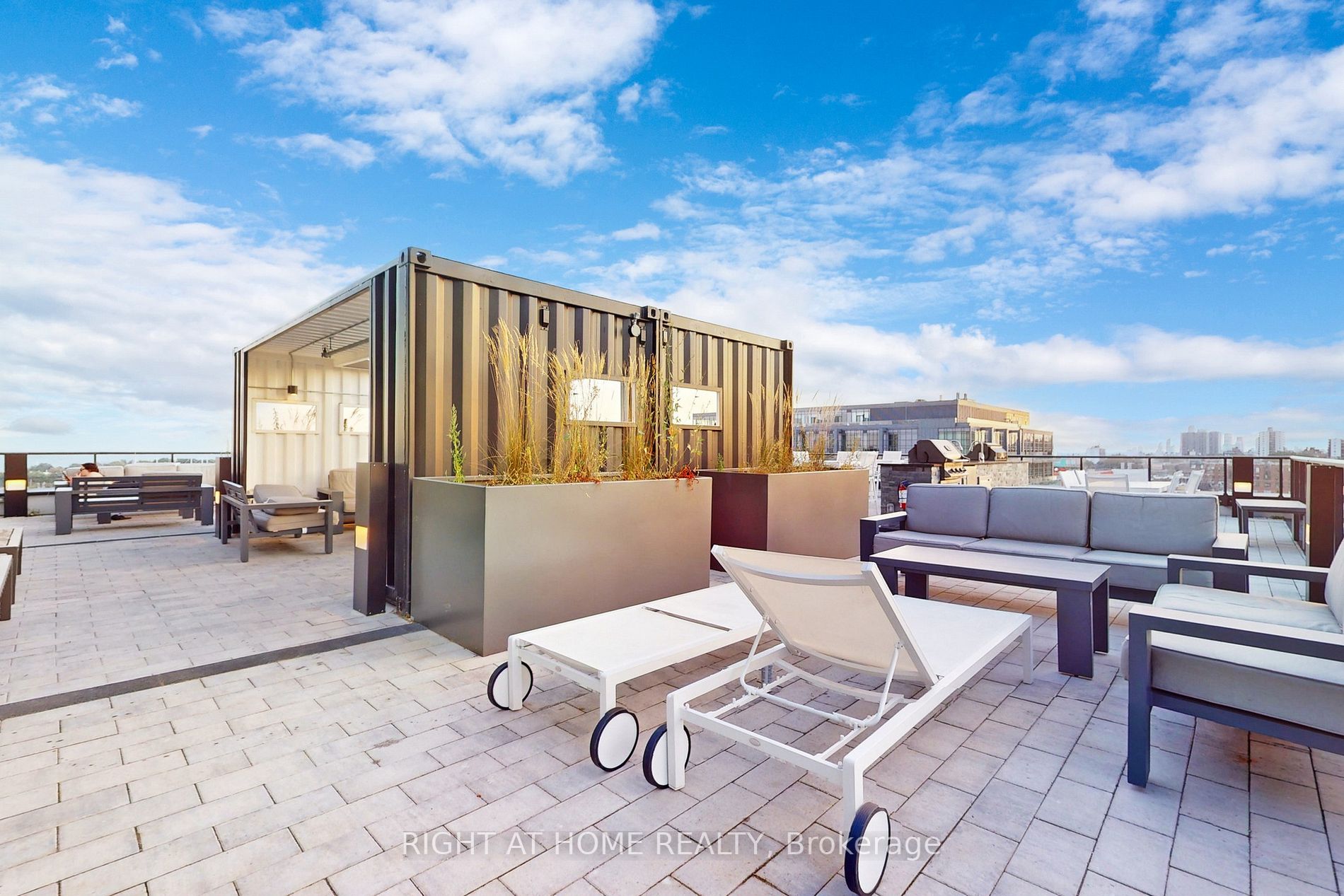 135 East Liberty St, #1304