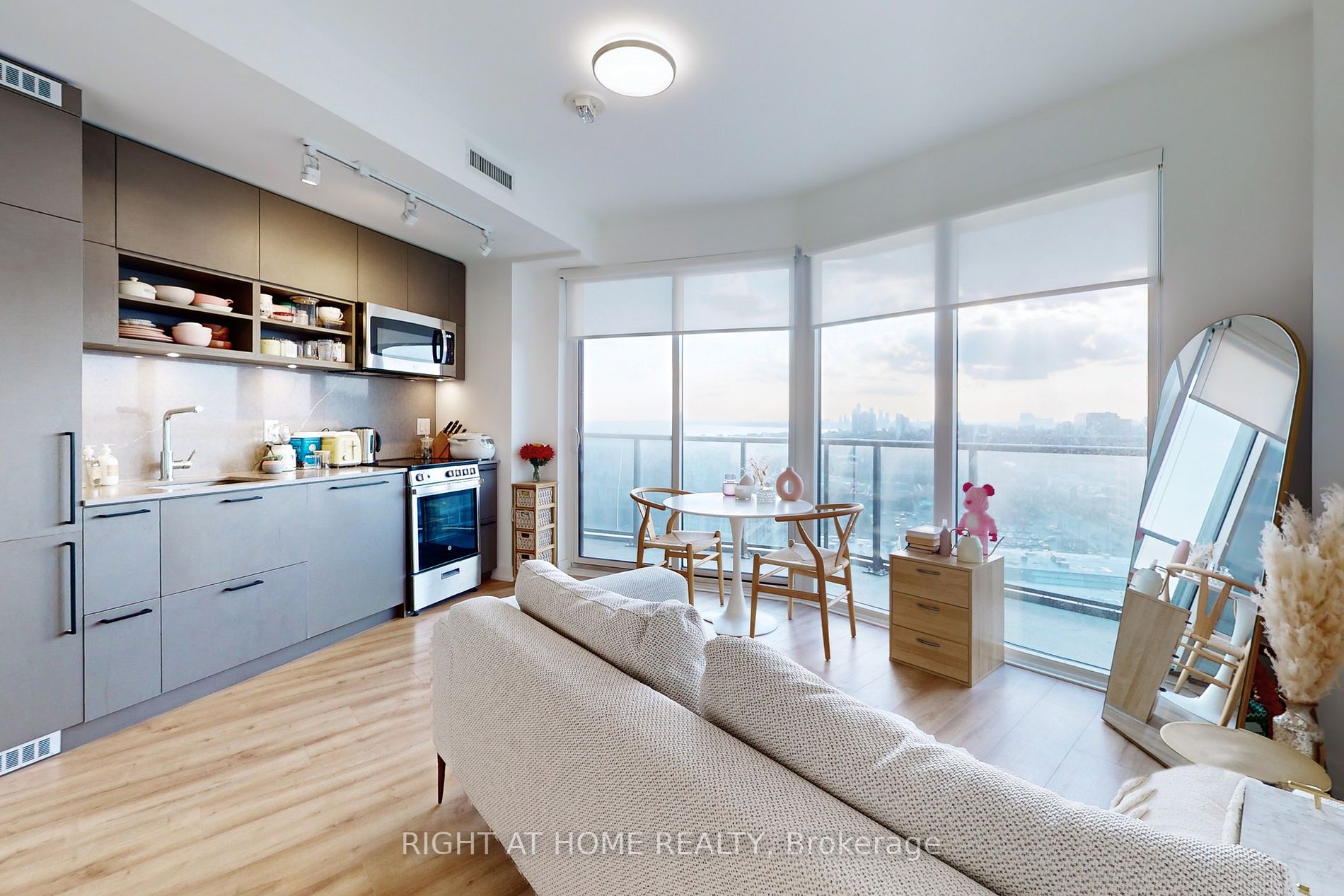 135 East Liberty St, #1304