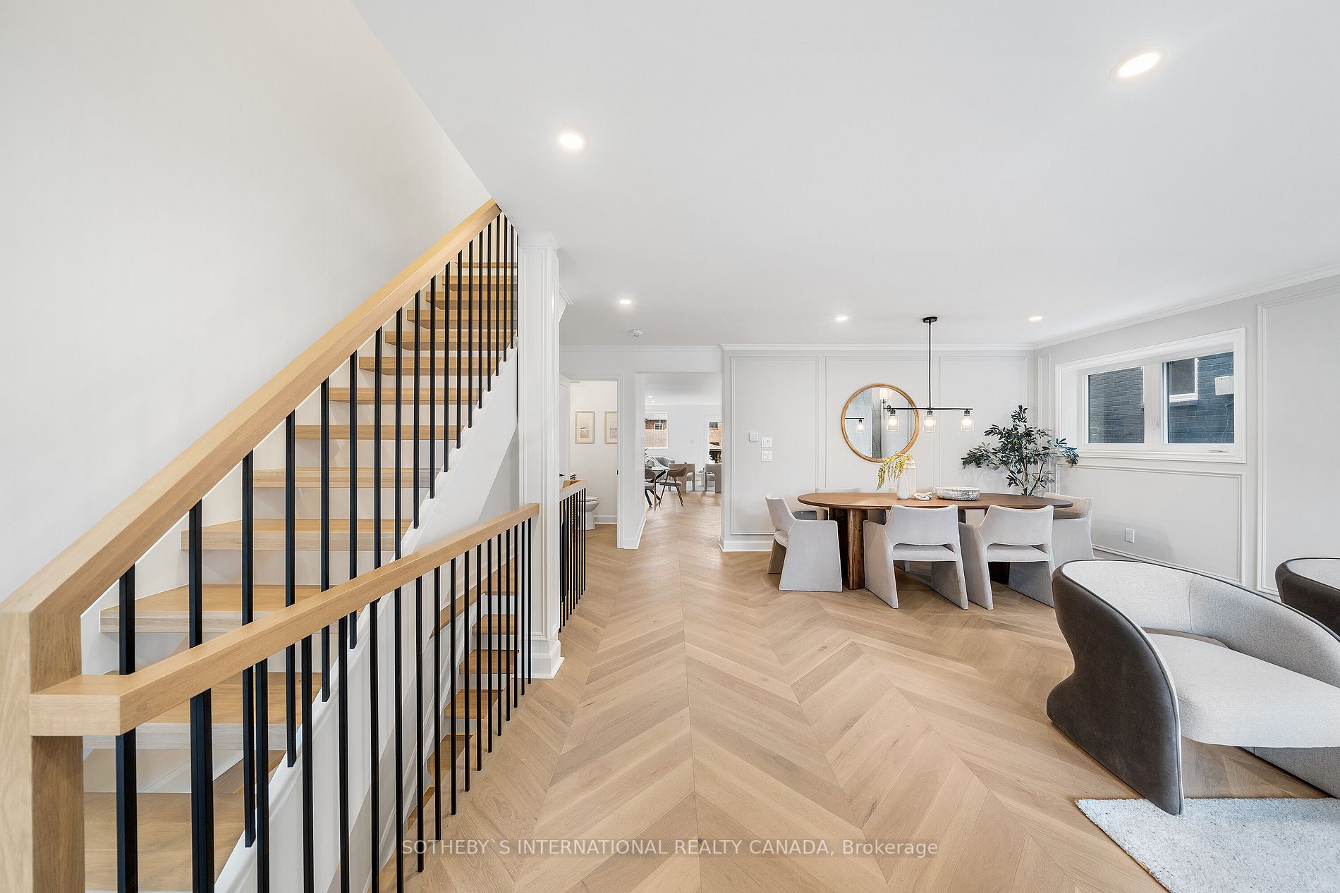 44 Braemar Ave