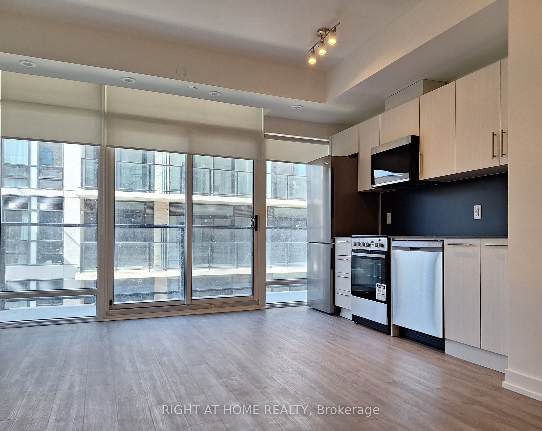 871 Sheppard Ave W, #33