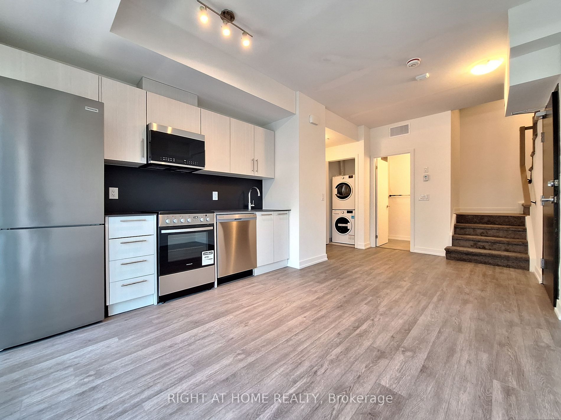 871 Sheppard Ave W, #33