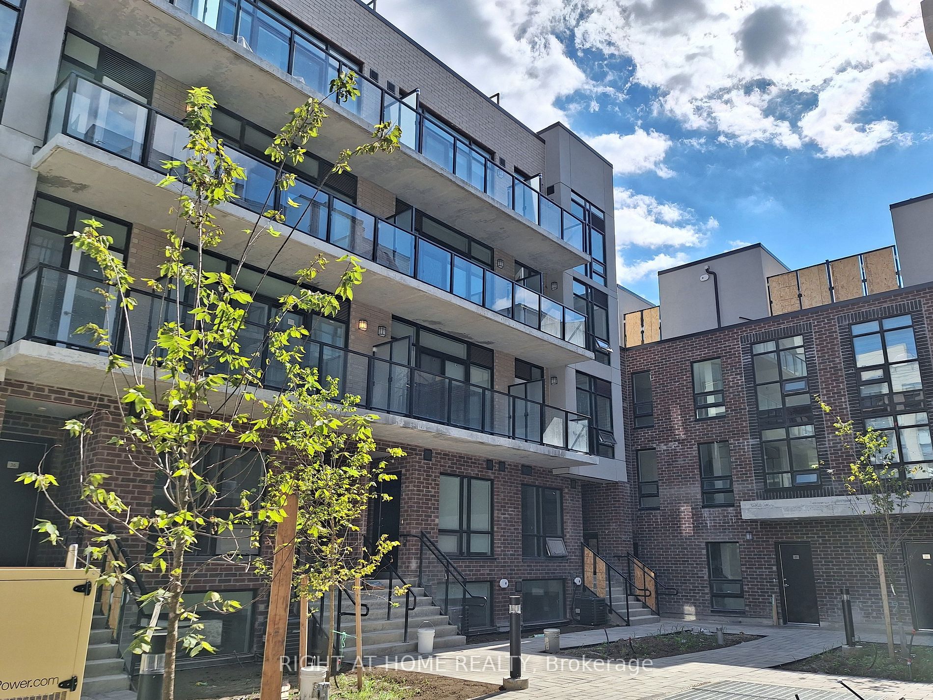 871 Sheppard Ave W, #33