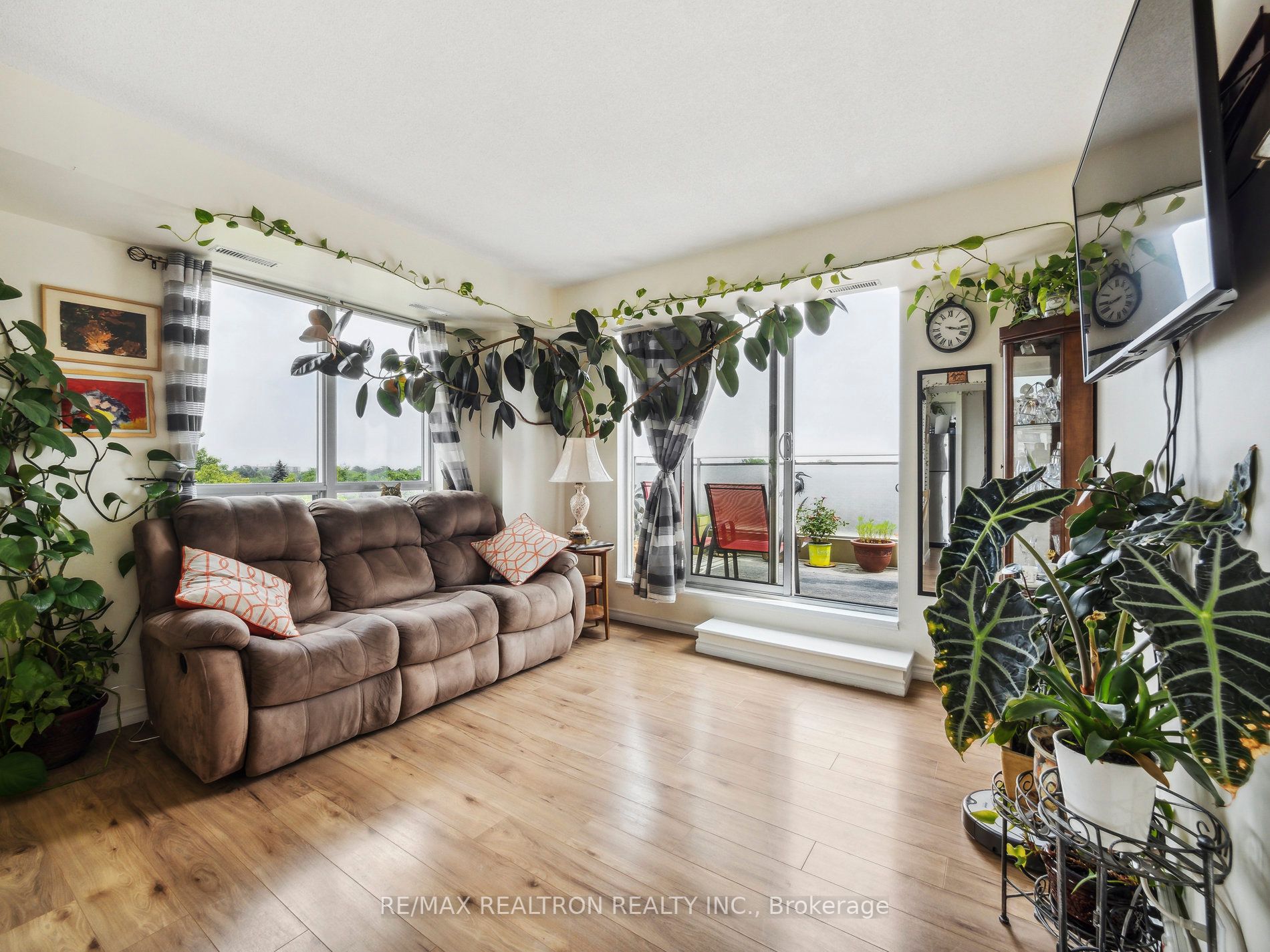 801 Sheppard Ave W, #605