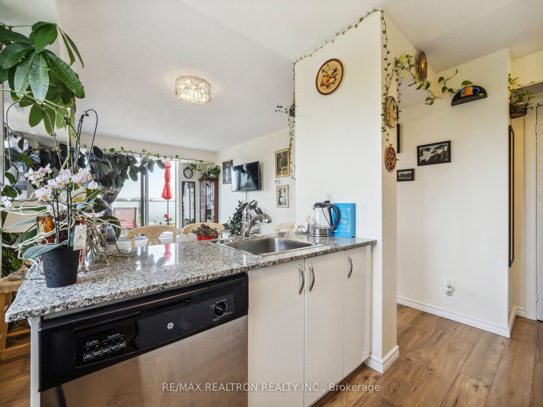 801 Sheppard Ave W, #605