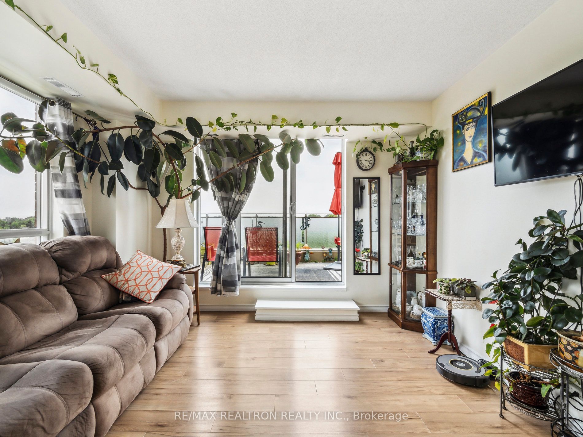 801 Sheppard Ave W, #605