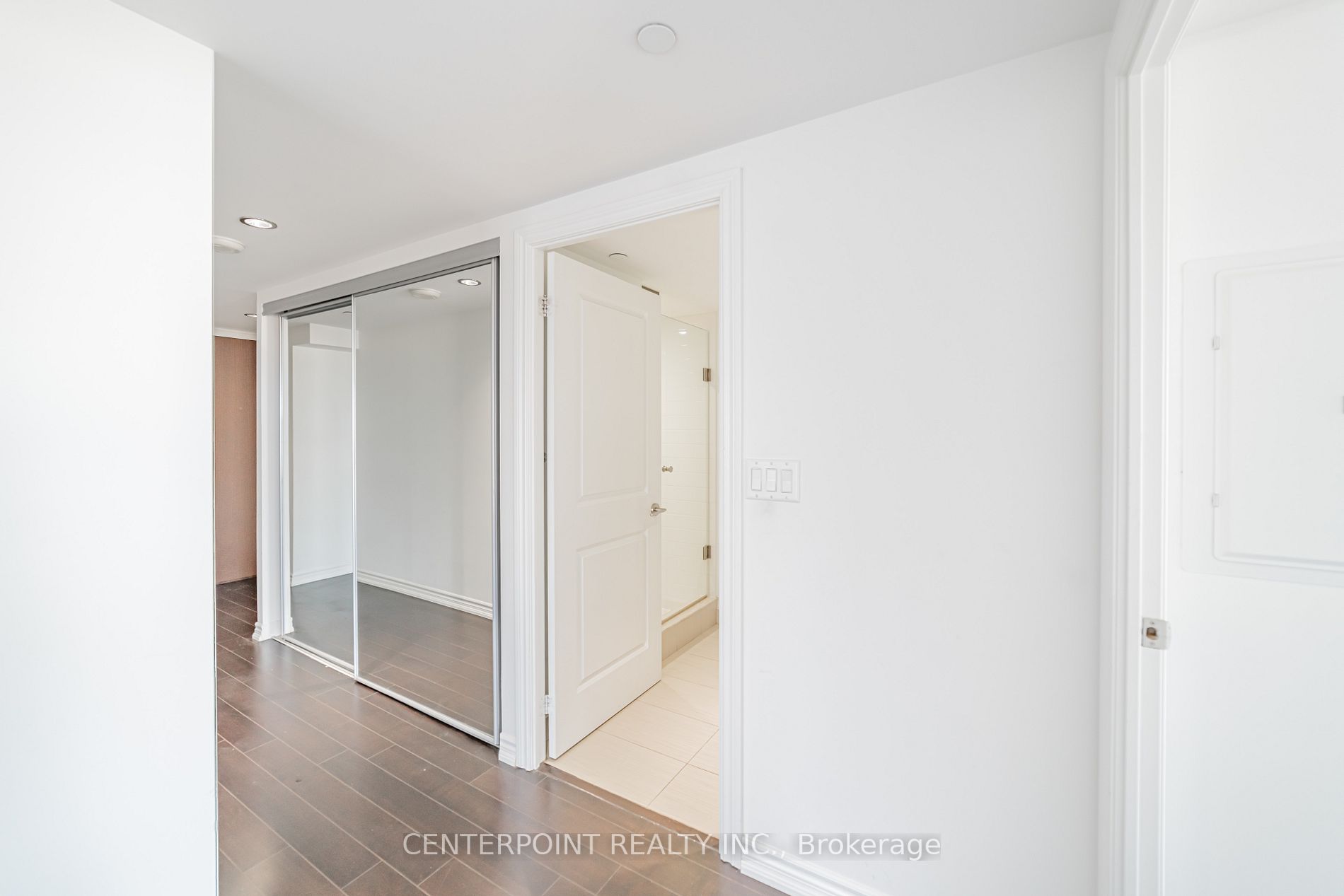 386 Yonge St, #2307