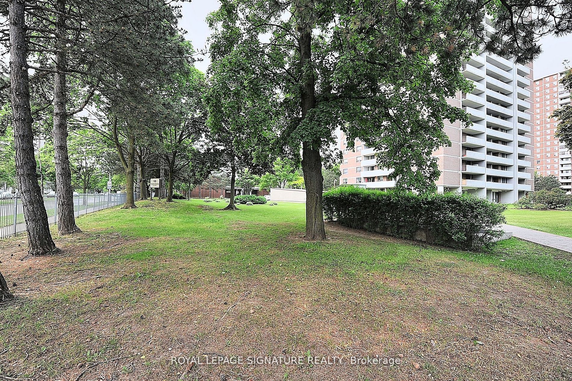 10 Tangreen Crt, #702