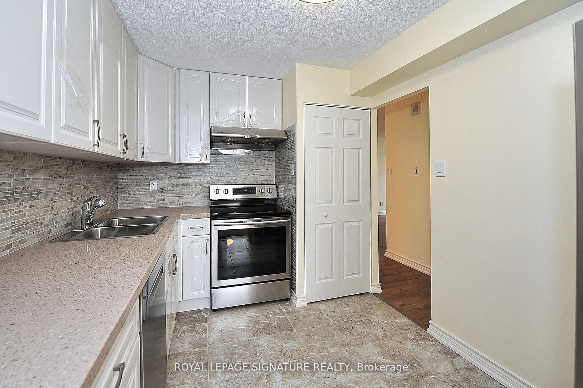 10 Tangreen Crt, #702