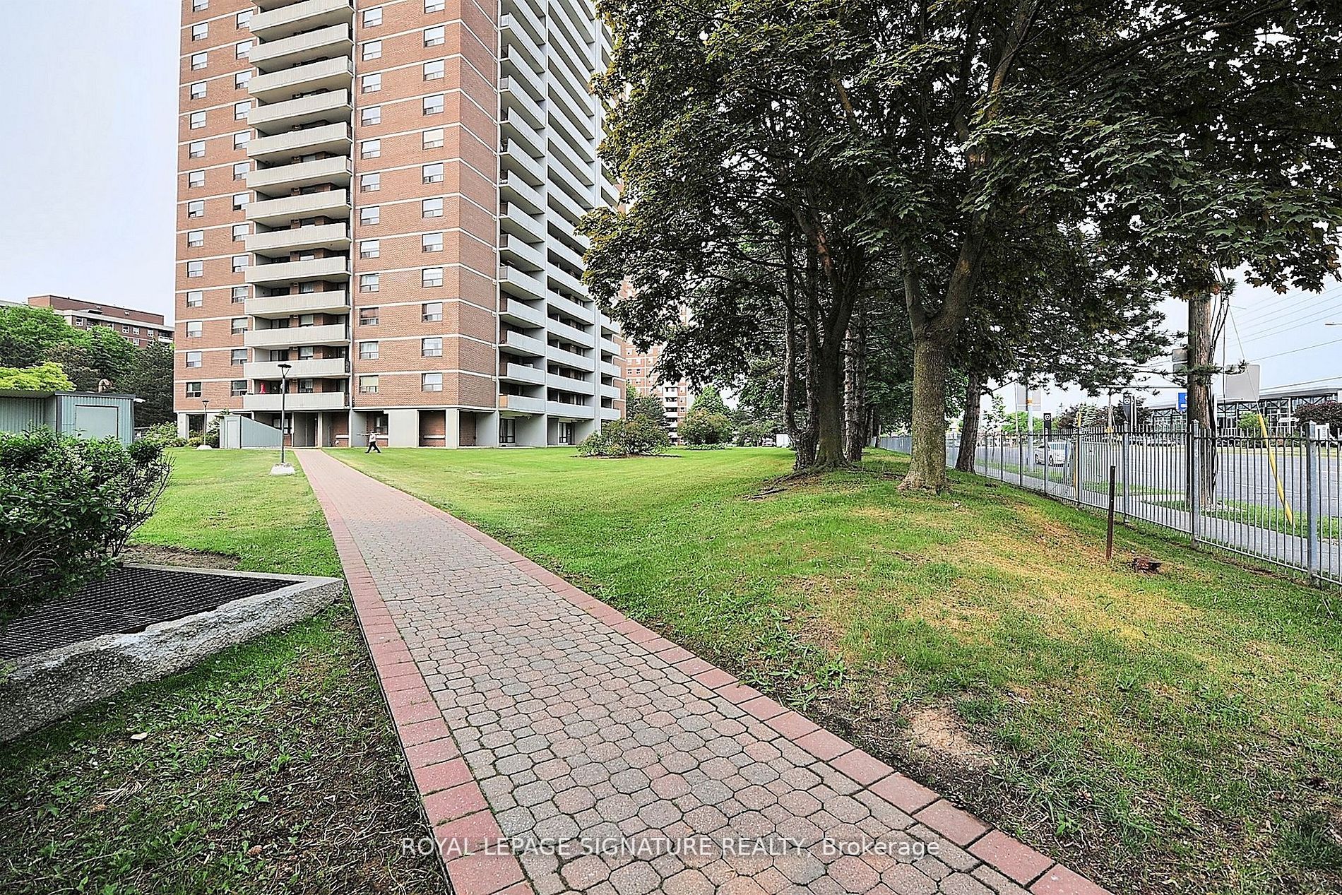 10 Tangreen Crt, #702