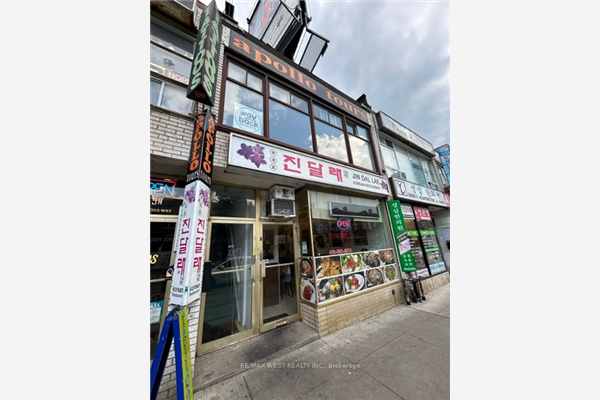 647 Bloor St W, Toronto