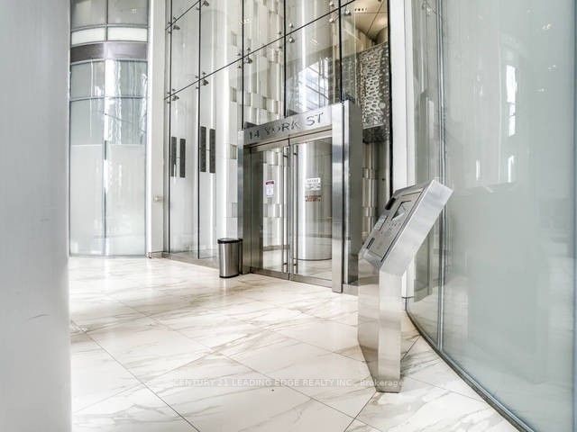 14 York St, #1205