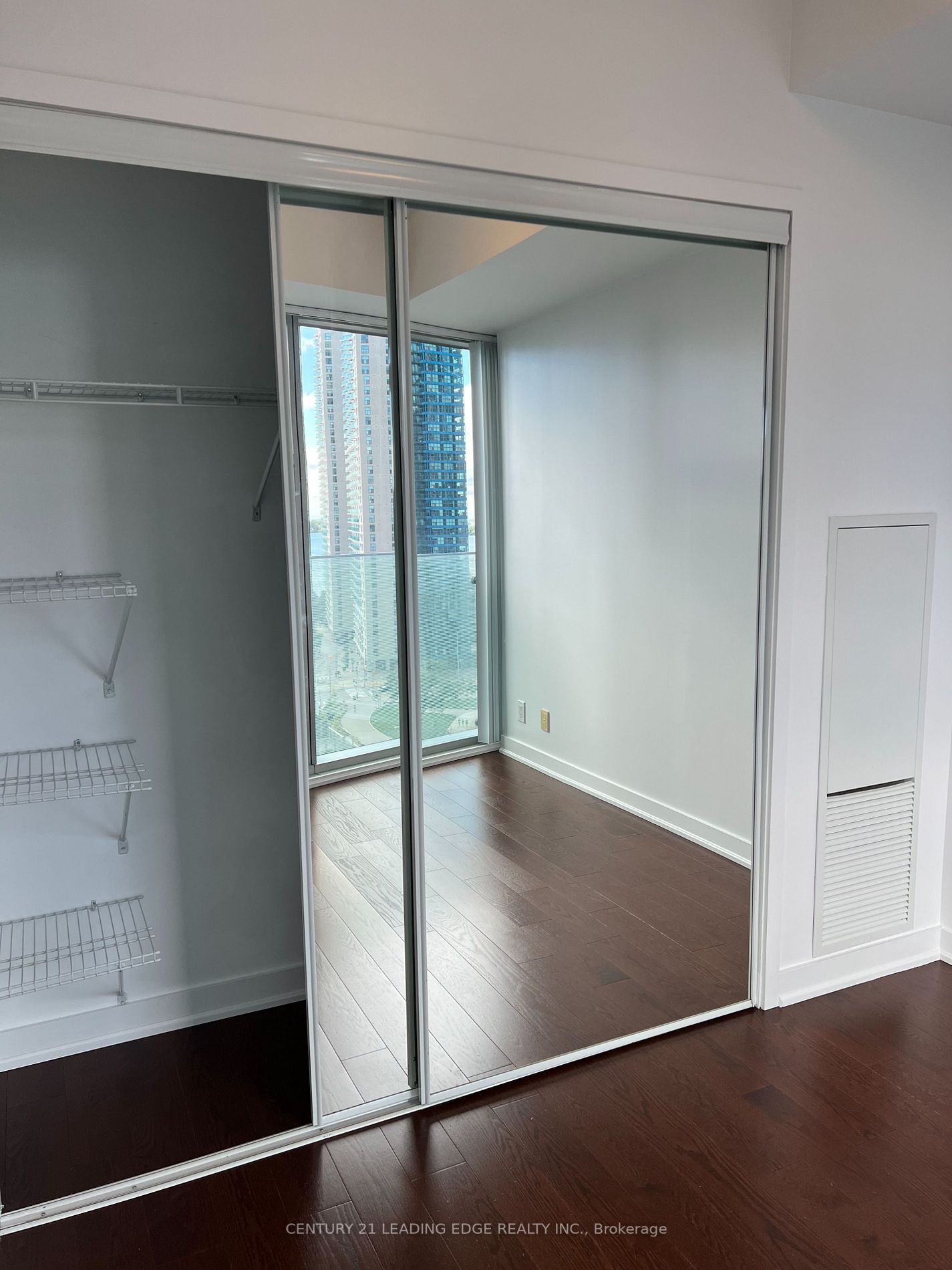 14 York St, #1205