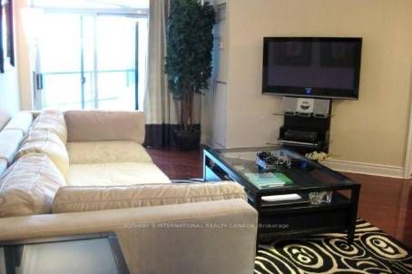 10 Delisle Ave, #810