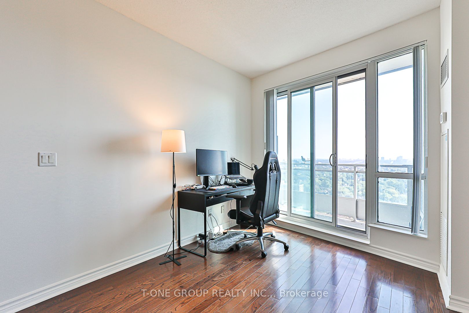 18 Holmes Ave, #2102
