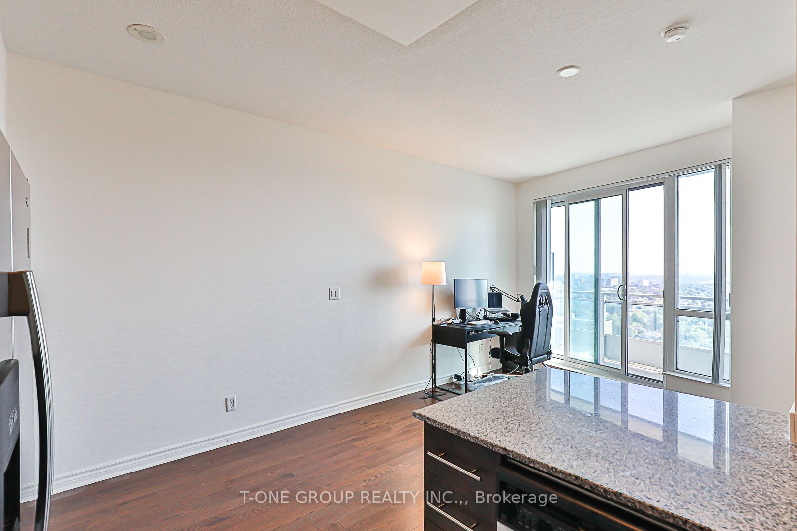 18 Holmes Ave, #2102