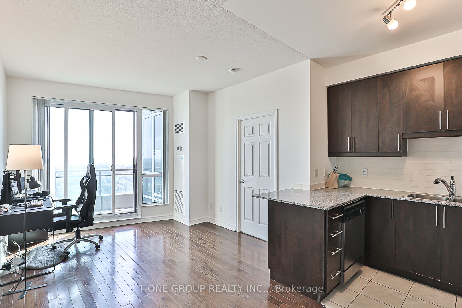 18 Holmes Ave, #2102