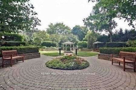 11 Thorncliffe Park Dr, #313