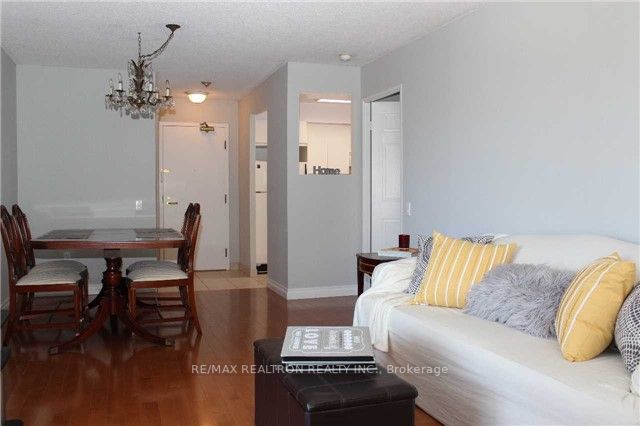 11 Thorncliffe Park Dr, #313