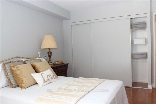 11 Thorncliffe Park Dr, #313