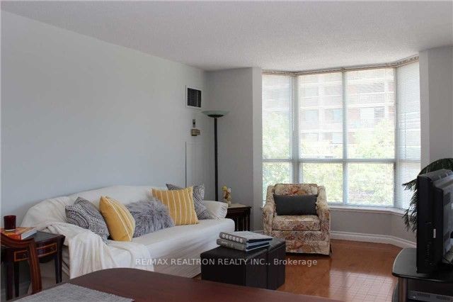 11 Thorncliffe Park Dr, #313