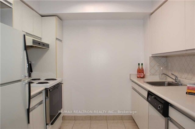 11 Thorncliffe Park Dr, #313