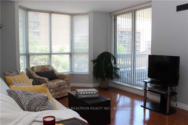 11 Thorncliffe Park Dr, #313
