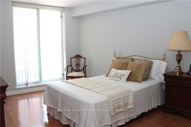 11 Thorncliffe Park Dr, #313