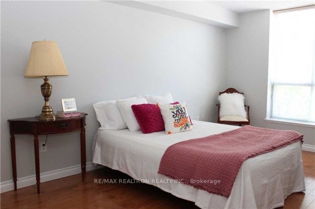 11 Thorncliffe Park Dr, #313
