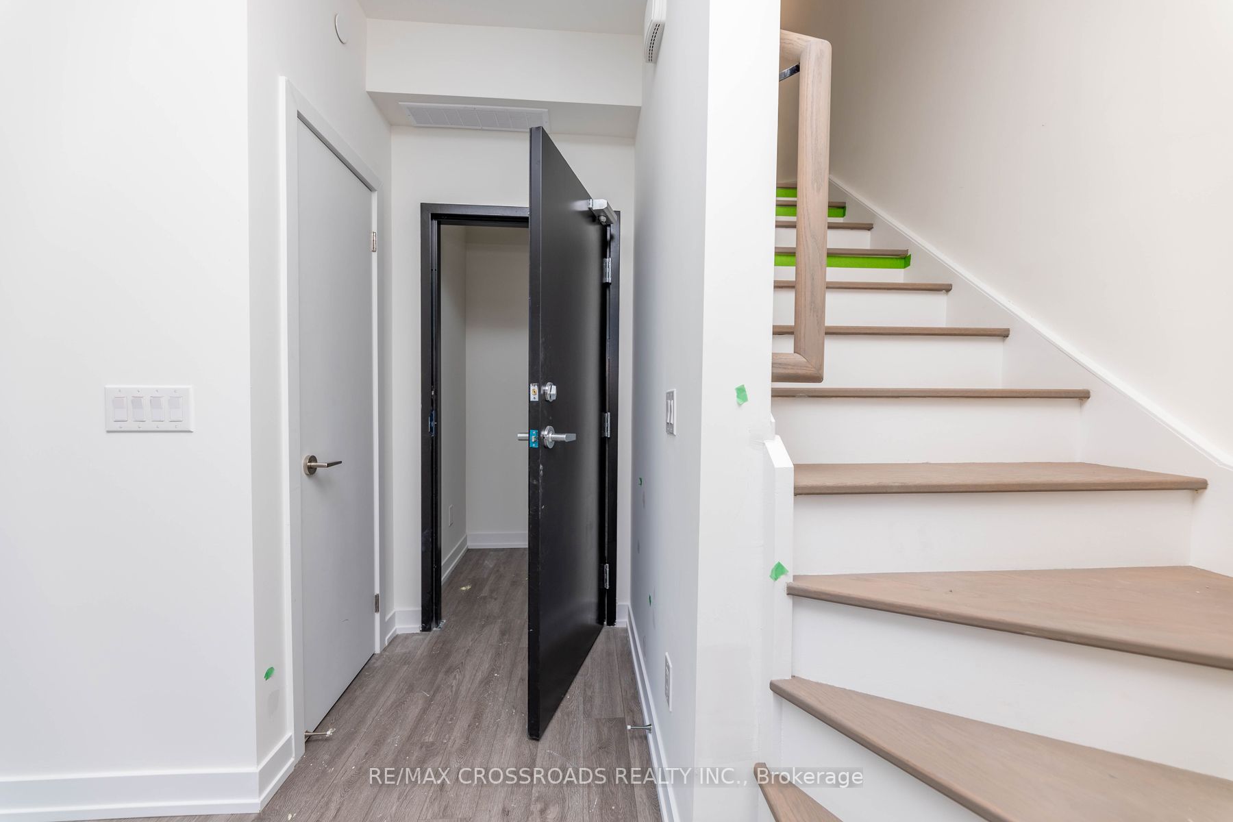 871 Sheppard Ave W, #Th11