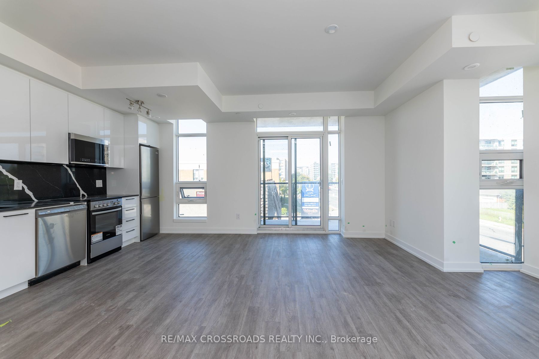 871 Sheppard Ave W, #Th11