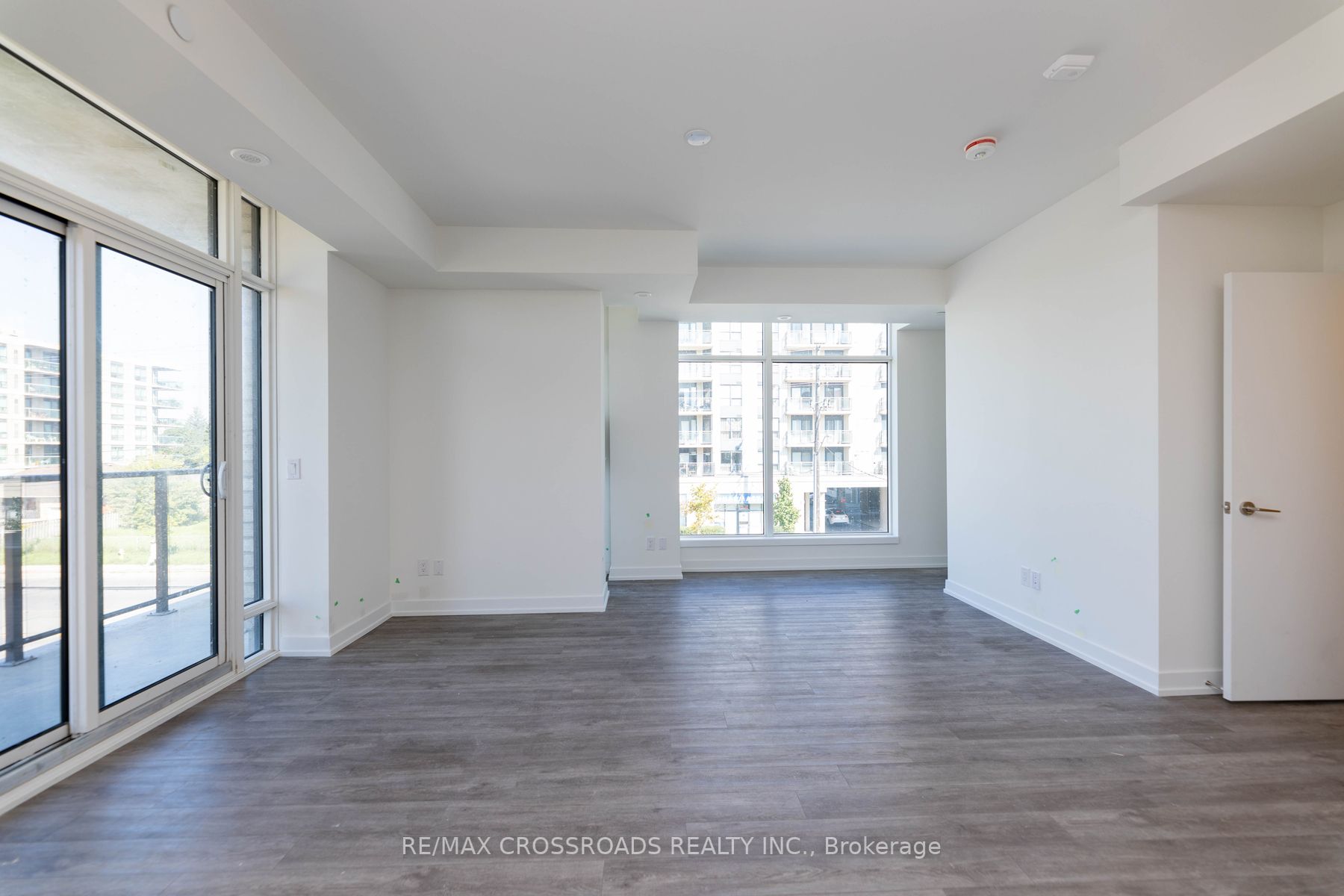 871 Sheppard Ave W, #Th11