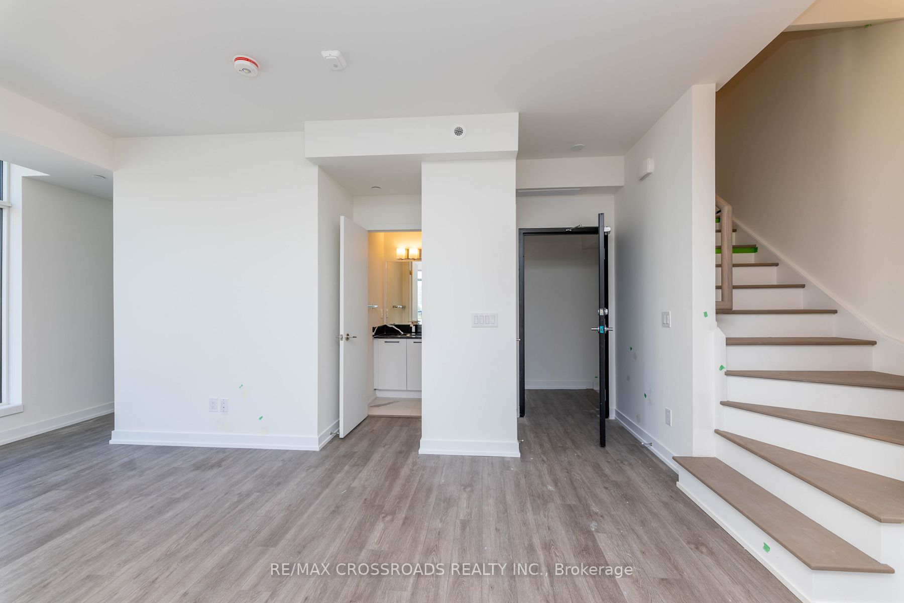871 Sheppard Ave W, #Th11