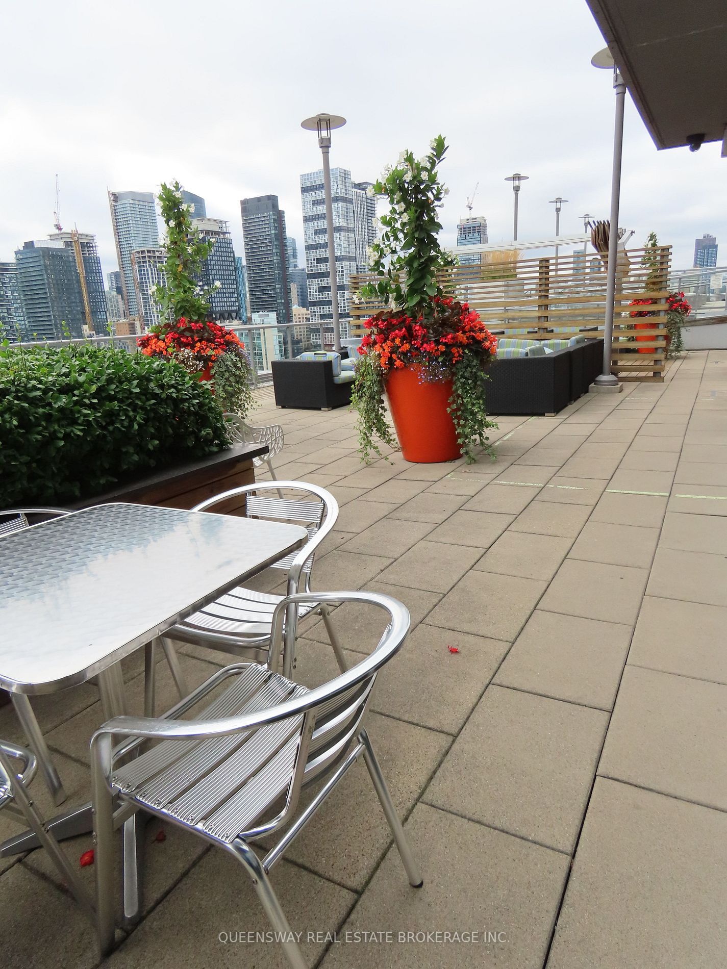 320 Richmond St E, #208