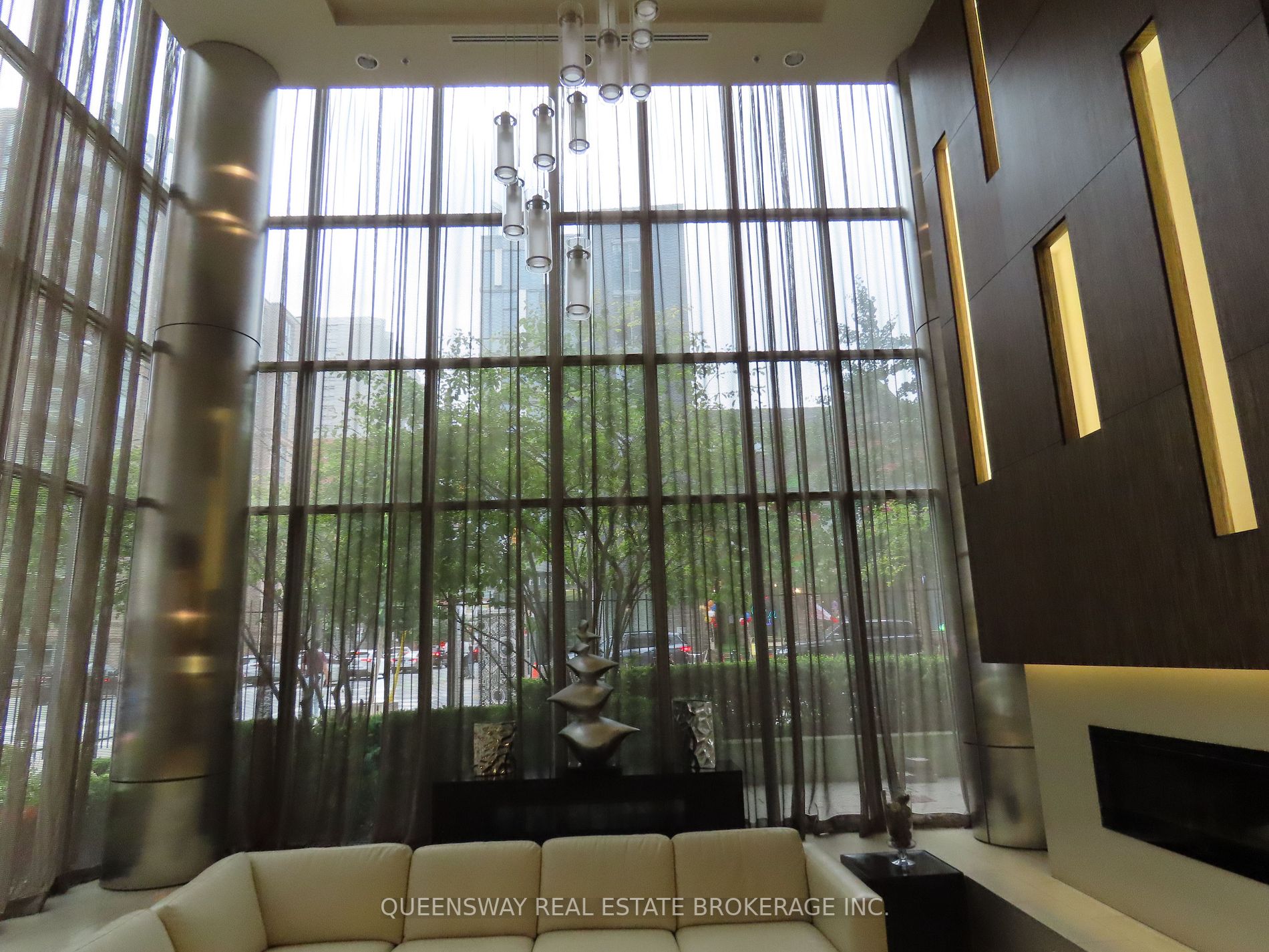 320 Richmond St E, #208
