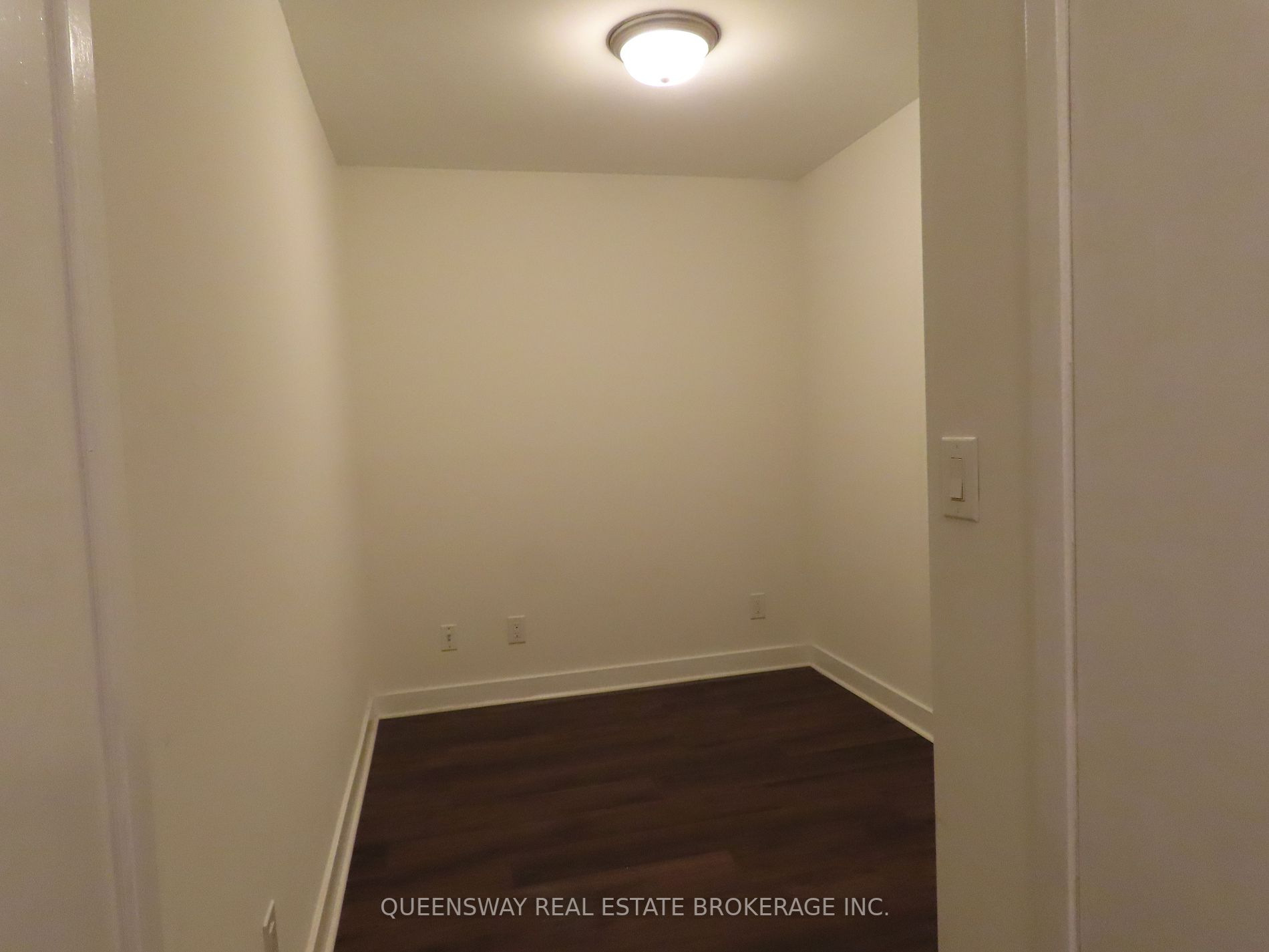 320 Richmond St E, #208