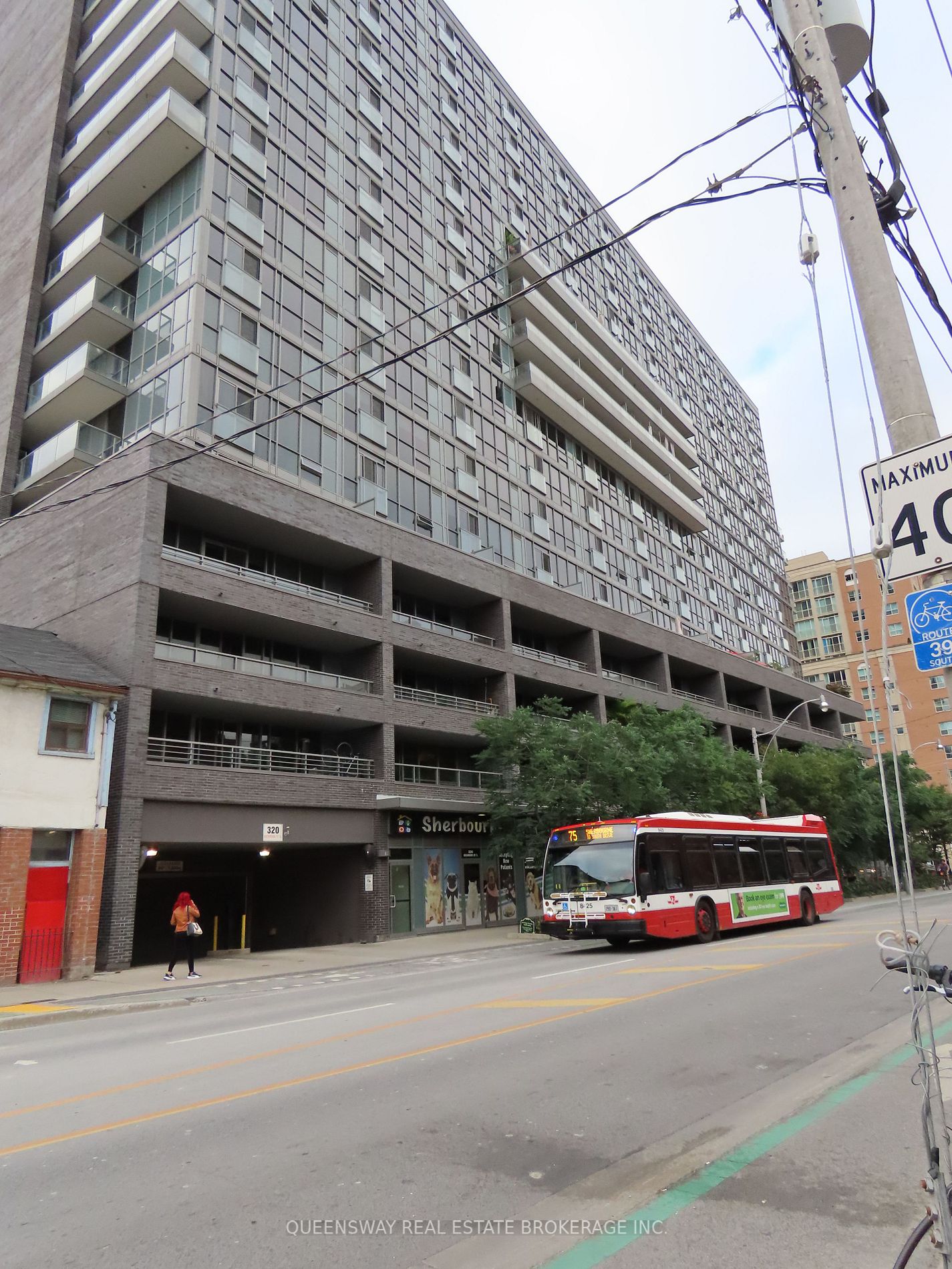 320 Richmond St E, #208