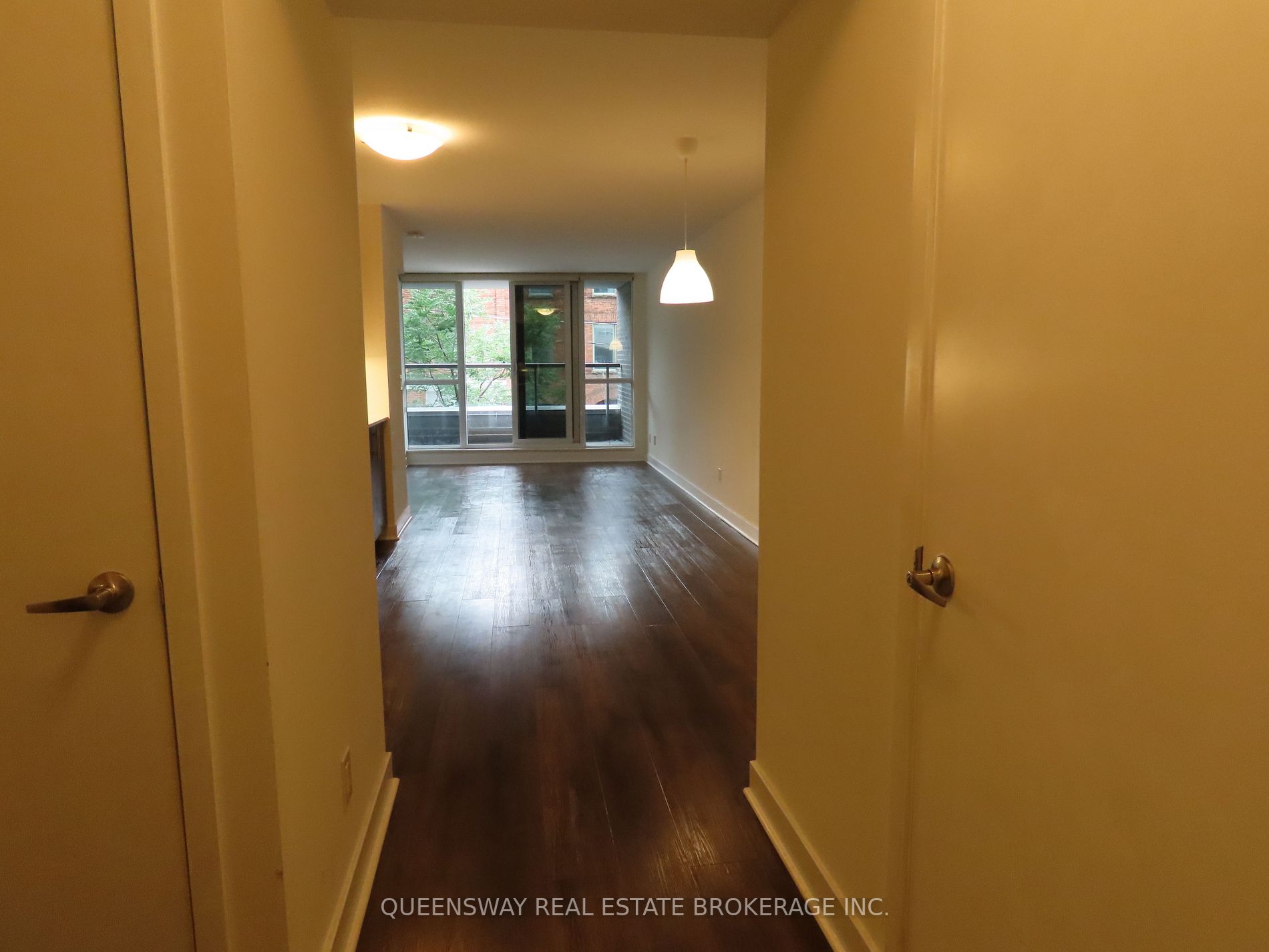 320 Richmond St E, #208