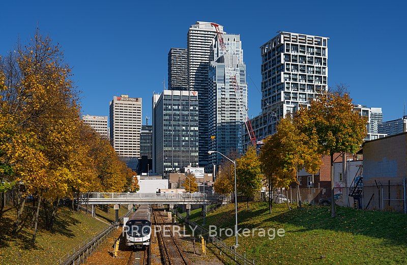 58 Orchard View Blvd, #1109