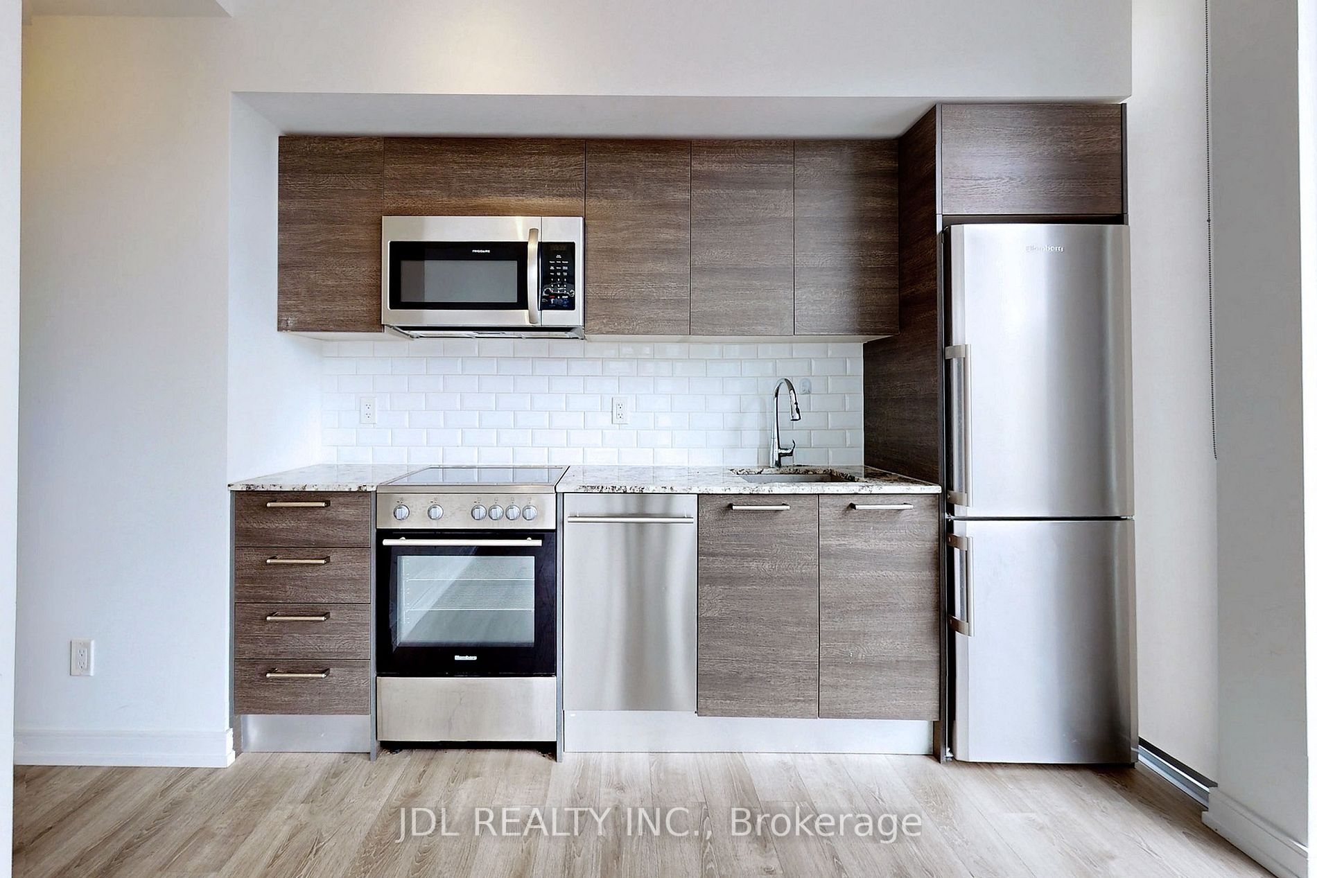 28 Wellesley St E, #804