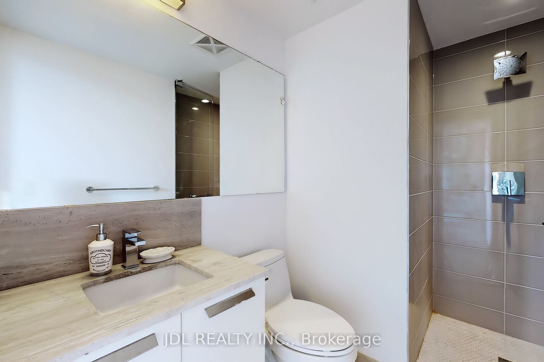 28 Wellesley St E, #804