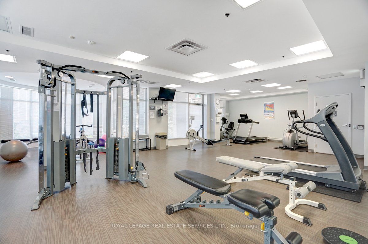 245 Davisville Ave, #407