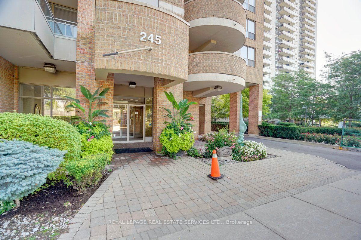 245 Davisville Ave, #407