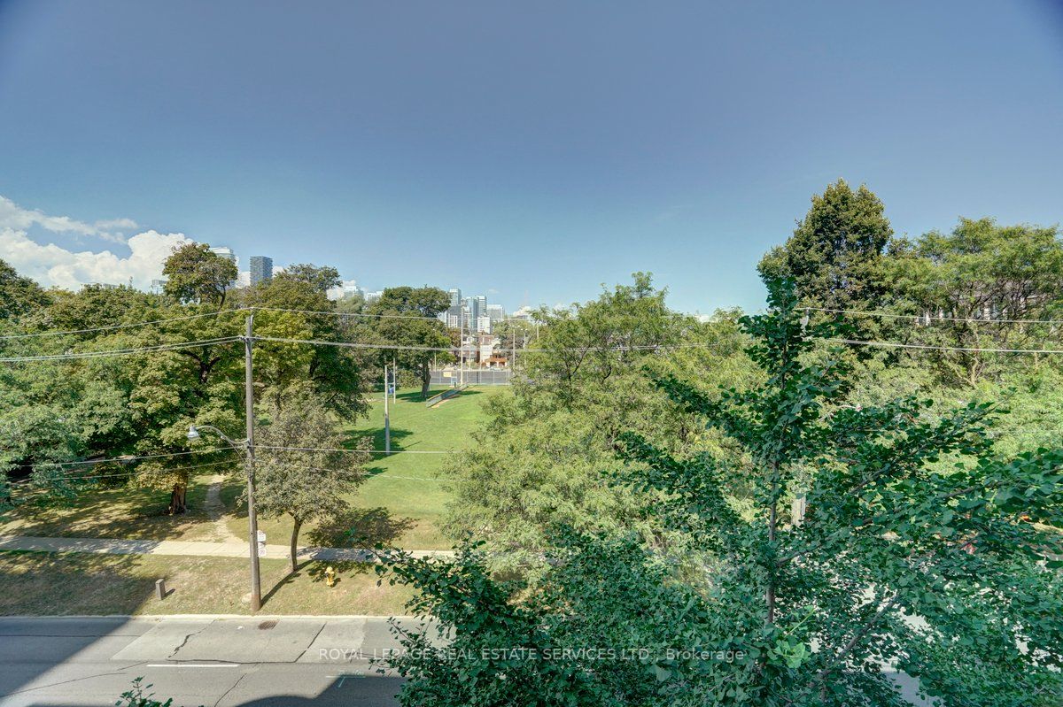 245 Davisville Ave, #407