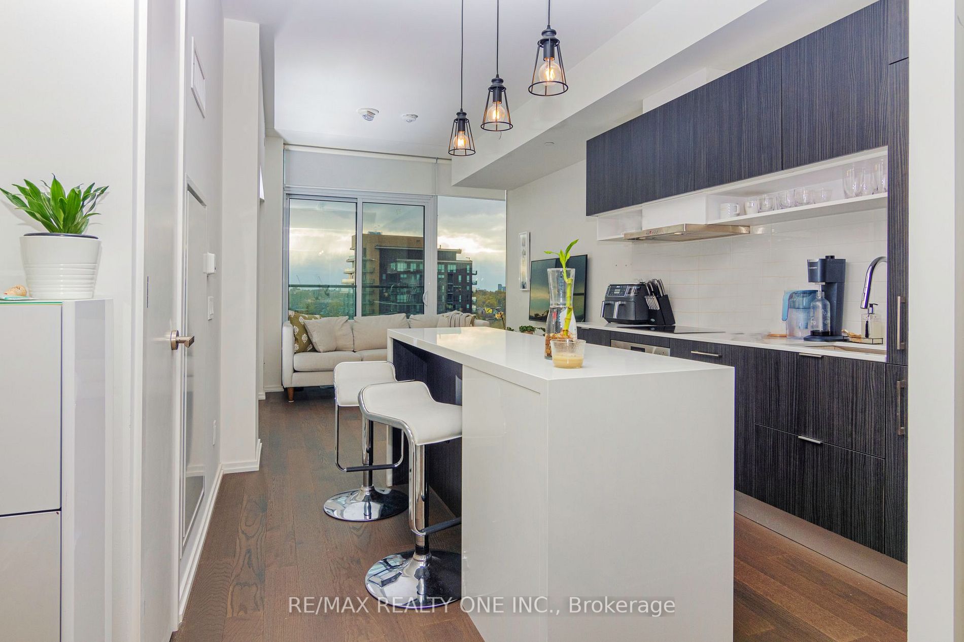 8 Hillsdale Ave E, #1716