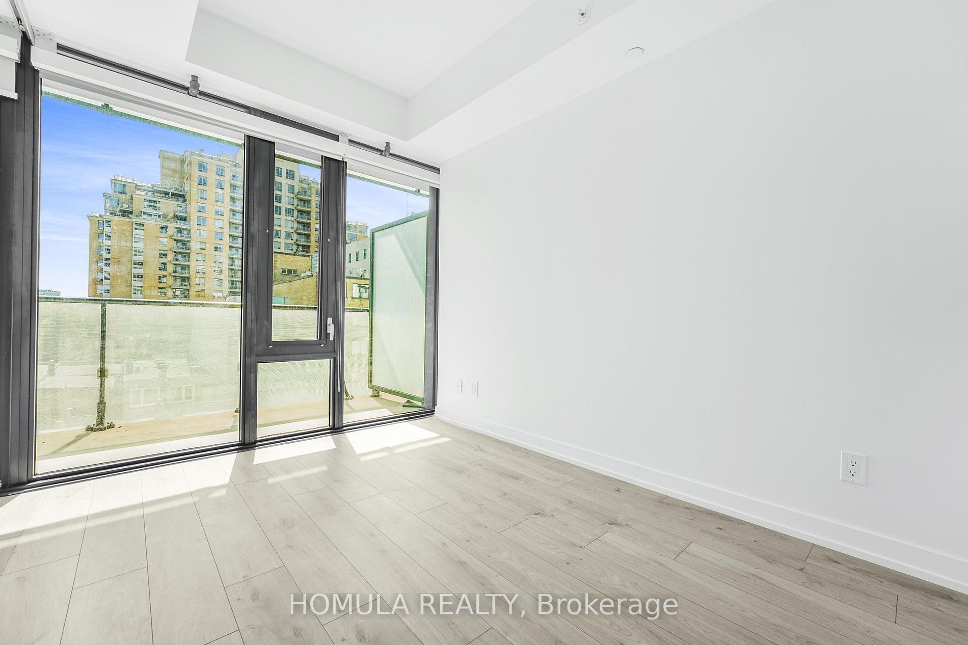 161 Roehampton Ave, #515